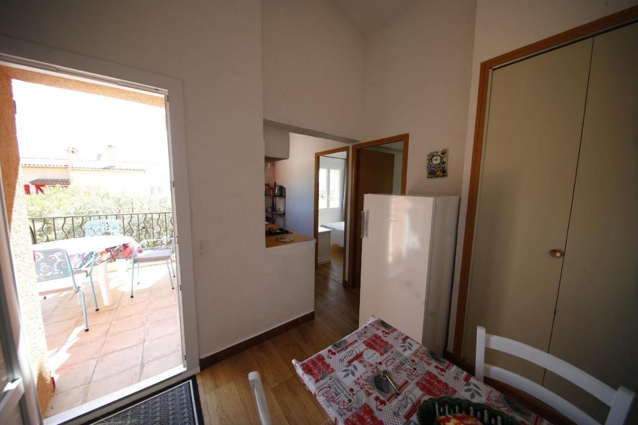 Les Oliviers Apartment Grimaud Exterior photo