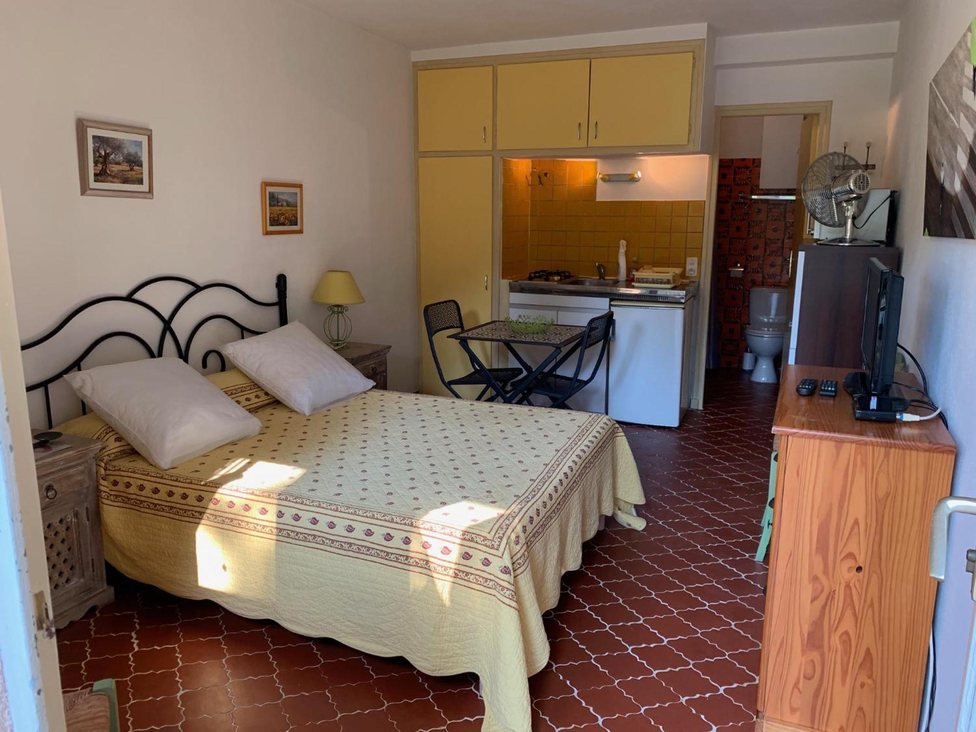 Les Oliviers Apartment Grimaud Exterior photo